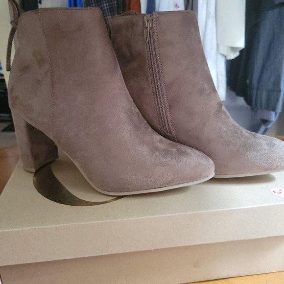Wild Diva Casual Comfort lounge Taupe Ankle boots Womens size 8 New in Box! - Picture 1 of 5